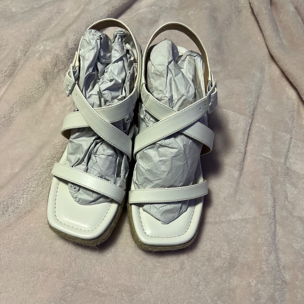 White heels - Picture 2 of 5